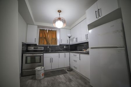 For Lease - 152 Overbrook Place Unit# Bsmt, Toronto, Ontario - Photo 4