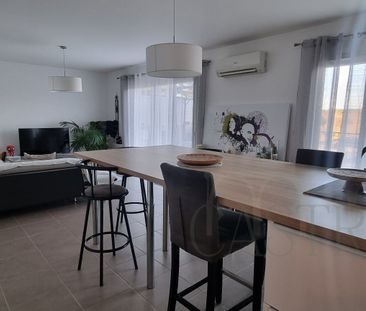 Location Maison 6 pièces 160m² SUSSARGUES 34160 - Photo 2
