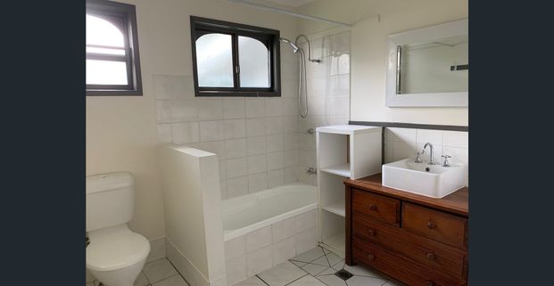 Coombabah Cottage - Photo 1