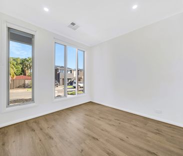 Contemporary home with luxury finishes!! - Photo 3