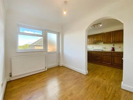 2 bedroom semi-detached house to rent - Photo 3