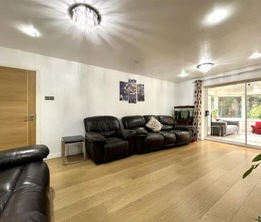 5 bedroom detached house to rent - Photo 1