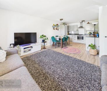 2 bedroom ground floor flat to rent - Photo 2