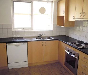 Convenient First Floor Two Bedroom Apartment - Photo 5