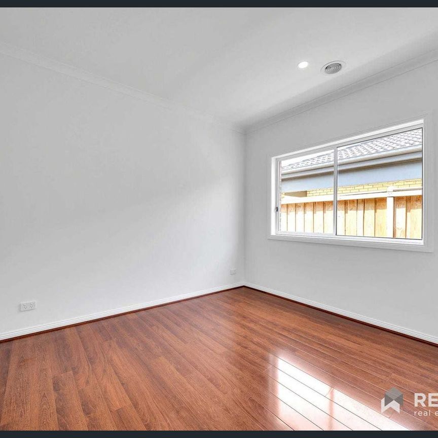 Modern 4-Bedroom Family Home in Tarneit - Photo 1