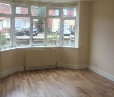 3 Bed Semi-Detached House, Warren Avenue, SO16 - Photo 1