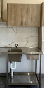 ONE BEDROOM UNIT - AVAILABLE NOW ! - Photo 3