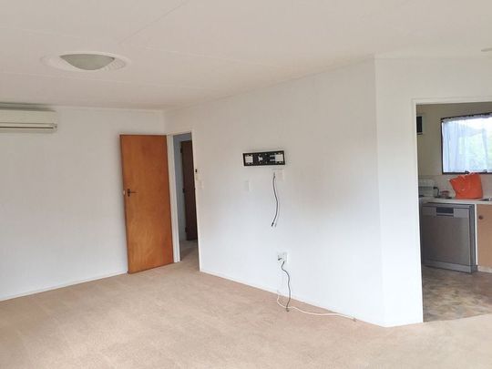 Charming Sunny 2BR Townhouse in Springvale - Photo 1