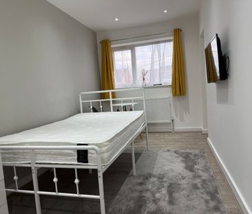 Garden Close, Ashford, TW15 - Photo 6