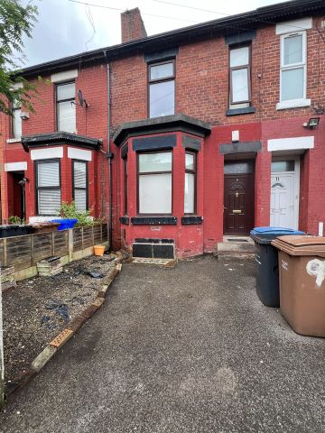 Room in a Shared House, Croft Street, M7 - Photo 2