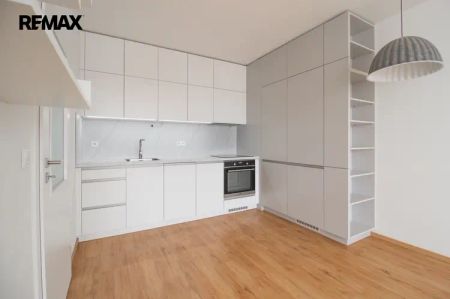 Pronájem bytu 2+kk s garážovým stáním, Pardubice - Čtvrť Nová Tesla - Photo 3