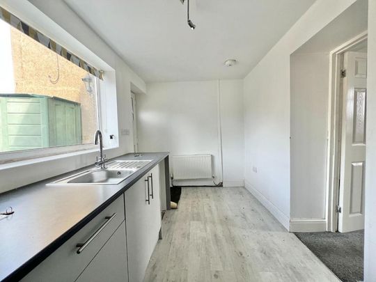 2 bedroom end of terrace house to rent - Photo 1