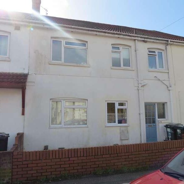 Bedroom Terraced House In Moordown, BH9 - Photo 2