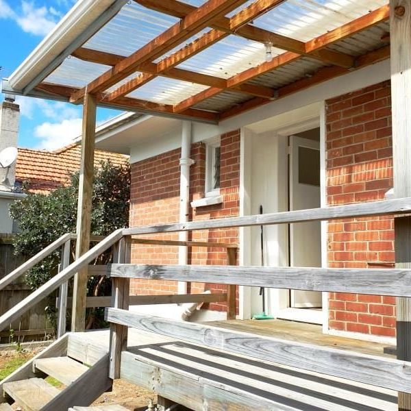 Sunny 3-Bedroom Home in Papatoetoe Available Now - Photo 1