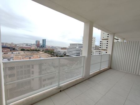 Appartement 2 pièces 38m2 MARSEILLE 15EME 766 euros - Photo 2