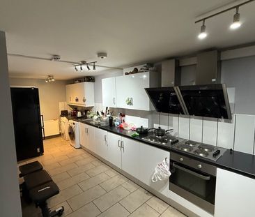 Room in a Shared House, Roxeth Hill, HA2 - Photo 5