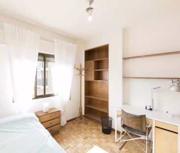 Single Bed in Tidy room for rent in 4-bedroom apartment in Ciudad L... - Photo 4