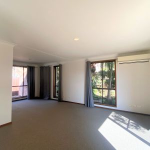 CHARMING 3 BEDROOM FAMILY HOME - Photo 2