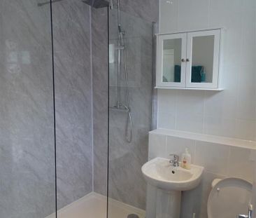 4 bedroom private hall to rent - Photo 1