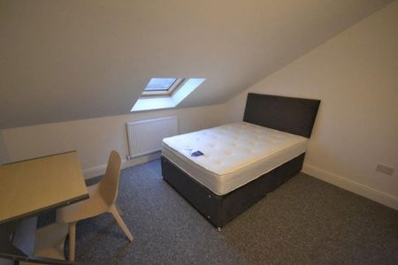 5 bedroom terraced house to rent - Photo 3