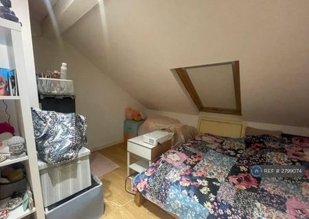 4 bedroom terraced house to rent - Photo 5