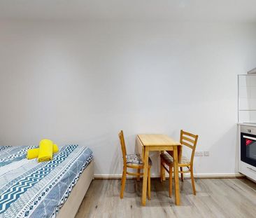 Studio to rent - Photo 5