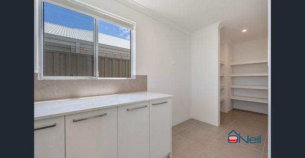 BYFORD - 4X2 - BEAUTIFUL, STYLISH & SPACIOUS HOME - Photo 1