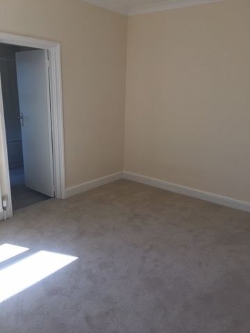 2 Bed Terraced House, Bath Street, SO14 - Photo 3