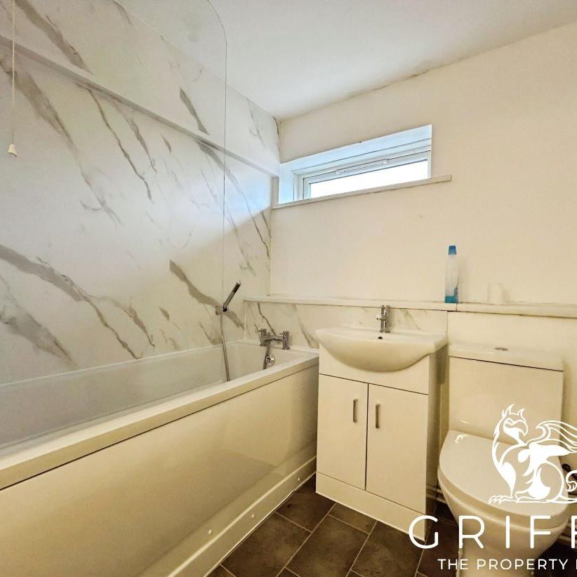 Danacre, Laindon, Basildon, SS15 - Photo 1