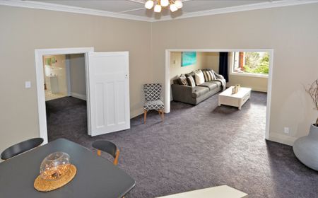 Beauty and the Bungalow - Photo 3