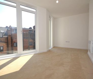 1 bedroom Flat To Let - Photo 3