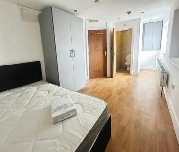 1 bedroom in a house share to rent - Photo 4