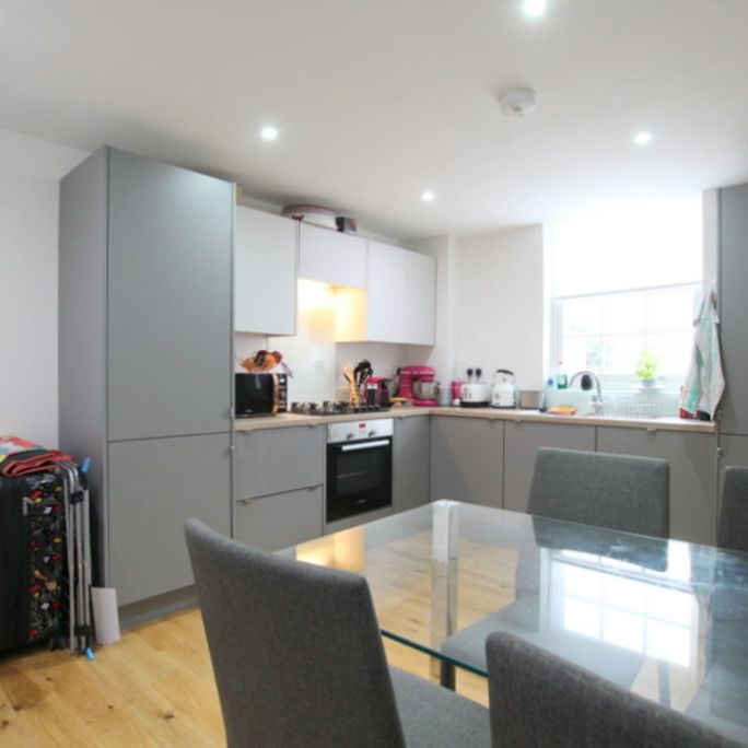 1 Bedroom Apartment, St. John’S Hill, Clapham Junction - Photo 1