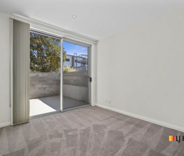 North Facing Ground Floor Apartment with 2 Courtyards - Photo 1