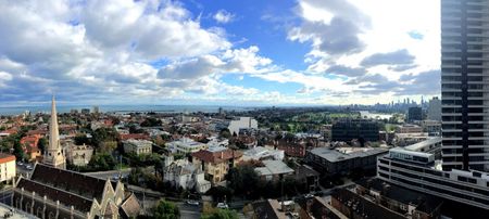 Light filled and overly spacious! - Photo 5