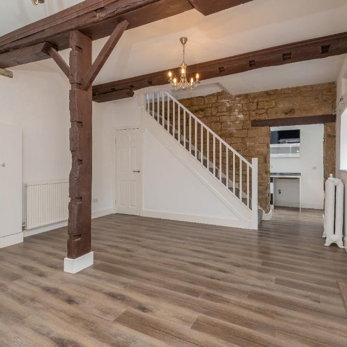 2 bedroom coach house to rent - Photo 1