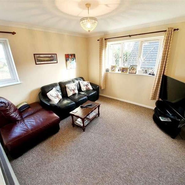 Lovell Court, Irthlingborough, Northants, NN9 - Photo 1