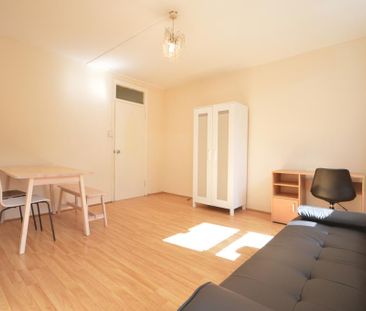 1 bedroom in a flat share to rent - Photo 1