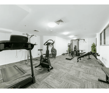 Modern One-Bedroom Apartment in a Prime Location - Photo 2