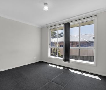 Cozy and Well-Maintained 2-Bedroom Home - Photo 2