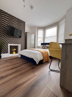 BEDROOM 1- MEDIUM DOUBLE ENSUITE - Photo 1