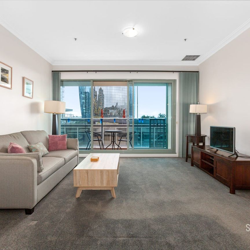 PERFECTLY POSITIONED | Furnished - Photo 1