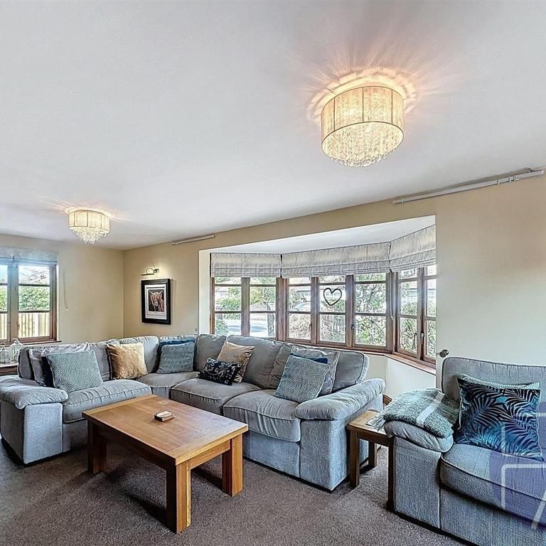 5 bedroom detached house to rent - Photo 1
