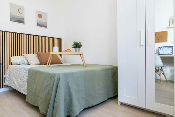 Calle Jacinto Benavente, Getafe, Community of Madrid 28902 - Photo 1