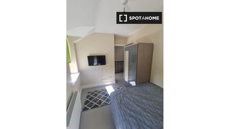 Room for rent in 4-bedroom house in Dublin - Photo 4