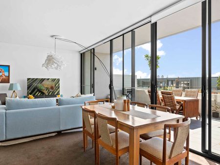 98sqm 1 Bedroom Apartment with CBD and District Views - Photo 3