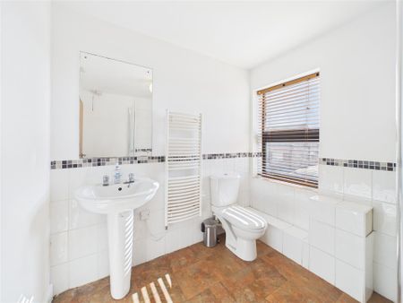 2 bedroom Apartment to rent - Photo 3