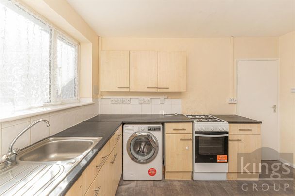 2 Bedroom Flat - First Floor To Let - Photo 1