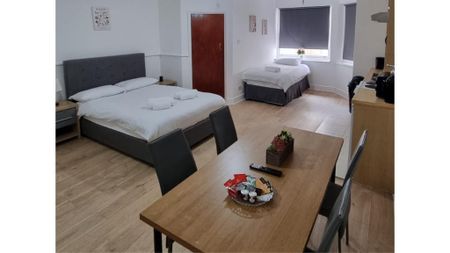 1 bedroom flat to rent - Photo 2