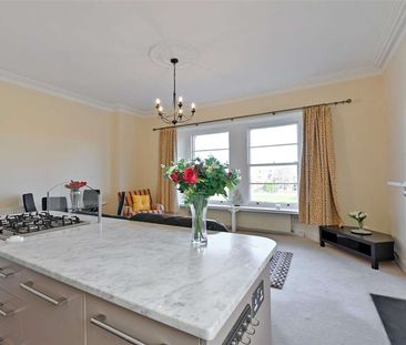 Located in the prestigious BS8 area, this exceptional property comb... - Photo 2